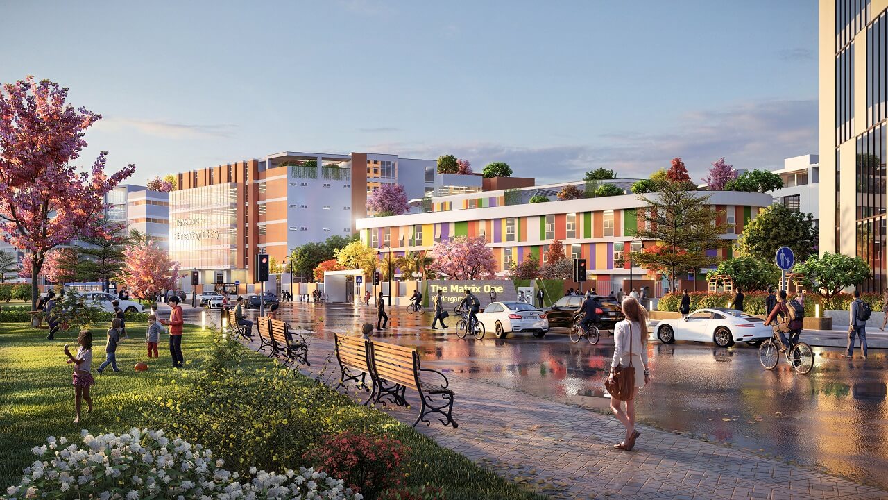 Vinhomes Nguyễn Trãi Bao Giờ Mở Bán? 12 Hình ảnh trường mầm non nội khu Vinhomes Nguyễn Trãi, với tòa nhà có mặt tiền nhiều màu sắc, bao quanh bởi cây xanh, hoa anh đào, công viên và đường phố ướt át, cư dân đi bộ, đạp xe và trẻ em chơi đùa vào buổi chiều.